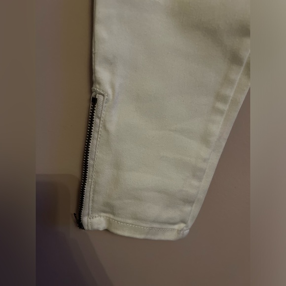 White skinny jeans size 25. Good condition. Zipper on the bottom (both sides). - Picture 3 of 4